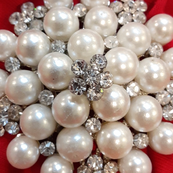 Rhinestone/Pearl Brooch/Pin - Picture 4 of 5